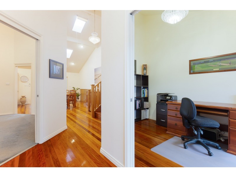 4 Hume Close, Macquarie Hills NSW 2285