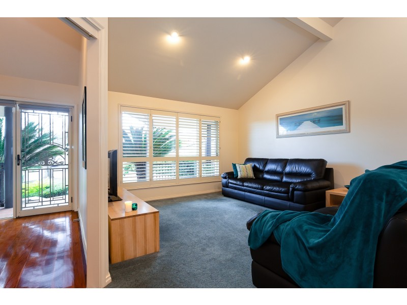 4 Hume Close, Macquarie Hills NSW 2285