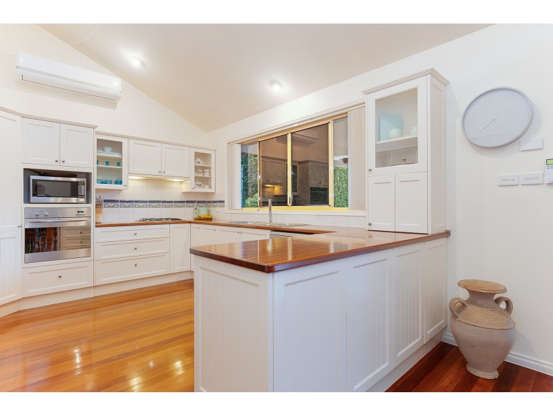 4 Hume Close, Macquarie Hills NSW 2285
