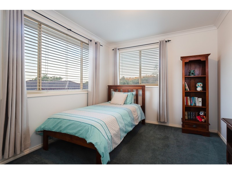 4 Hume Close, Macquarie Hills NSW 2285