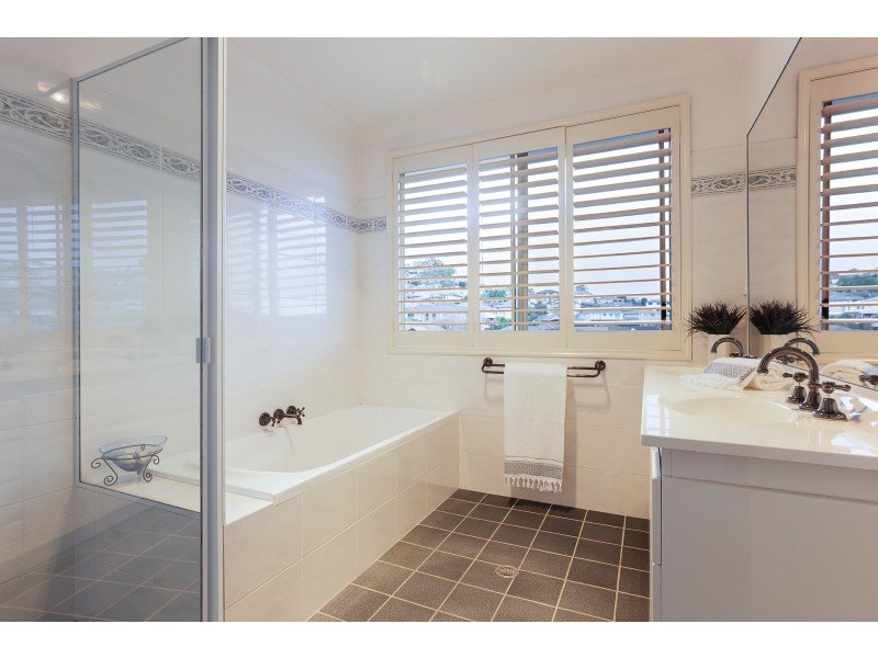 4 Hume Close, Macquarie Hills NSW 2285