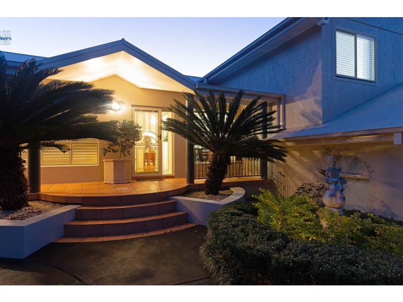 4 Hume Close, Macquarie Hills NSW 2285