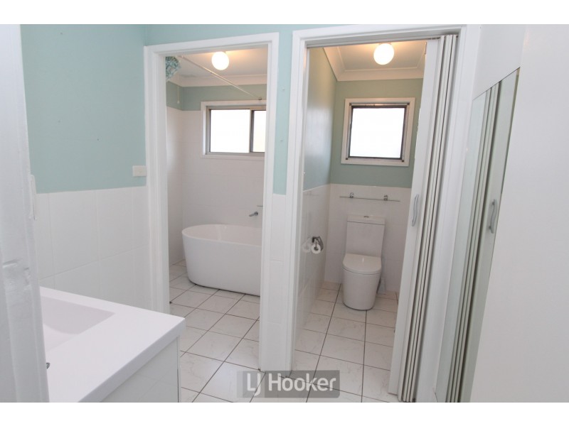 250 Excelsior Parade, Toronto NSW 2283