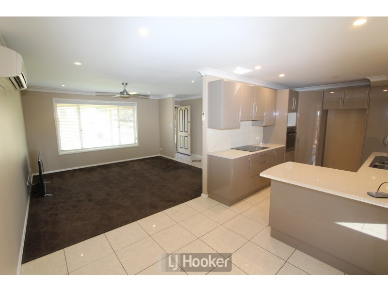 8 Waterbush Crescent, Woodberry NSW 2322