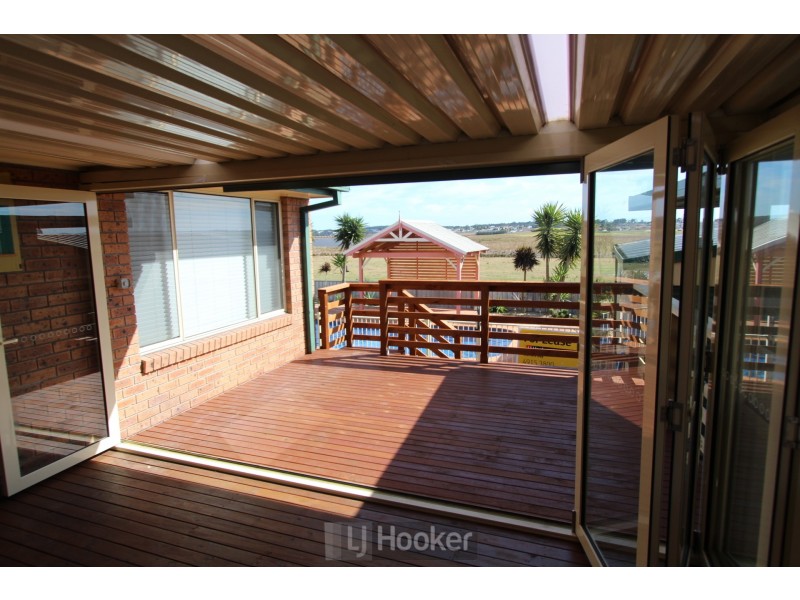 8 Waterbush Crescent, Woodberry NSW 2322