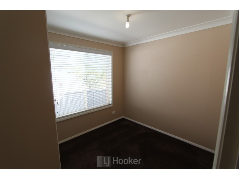 8 Waterbush Crescent, Woodberry NSW 2322