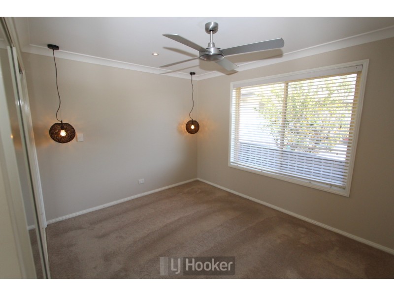 8 Waterbush Crescent, Woodberry NSW 2322