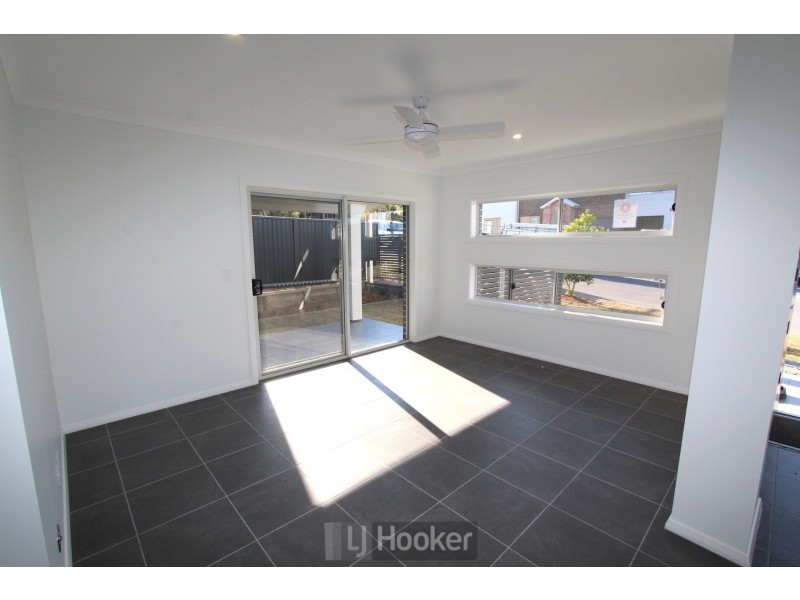 2 Windross Drive, Warners Bay NSW 2282