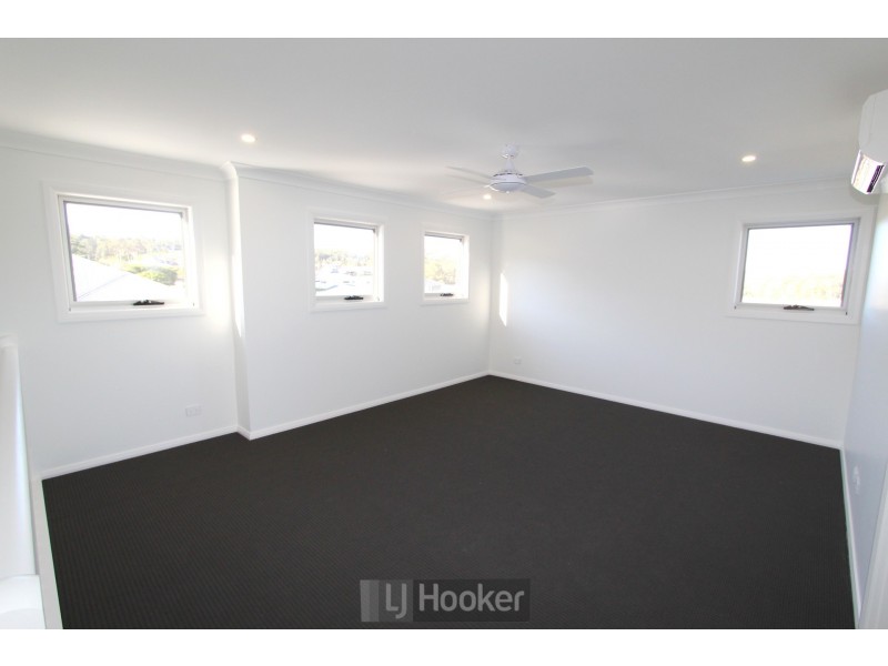 2 Windross Drive, Warners Bay NSW 2282