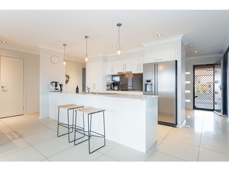 52 Dalmeny Drive, Macquarie Hills NSW 2285