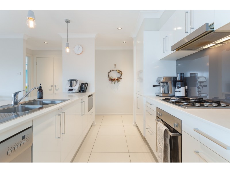 52 Dalmeny Drive, Macquarie Hills NSW 2285