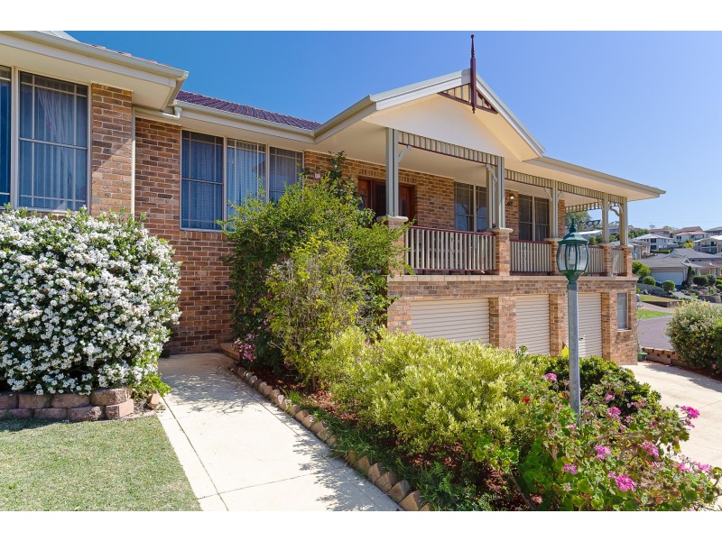 2 Hume Close, Macquarie Hills NSW 2285