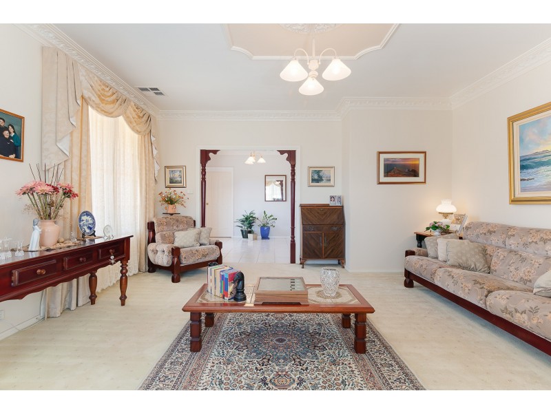 2 Hume Close, Macquarie Hills NSW 2285