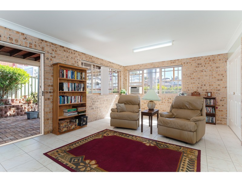 2 Hume Close, Macquarie Hills NSW 2285