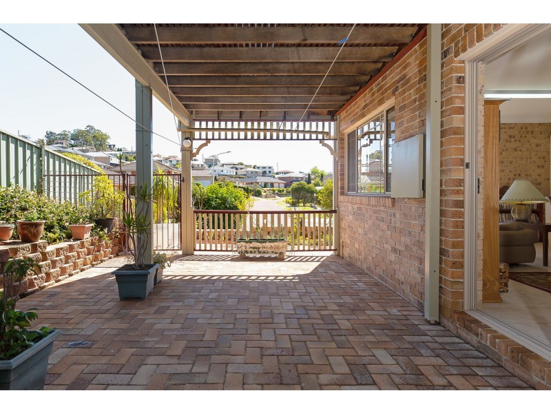 2 Hume Close, Macquarie Hills NSW 2285