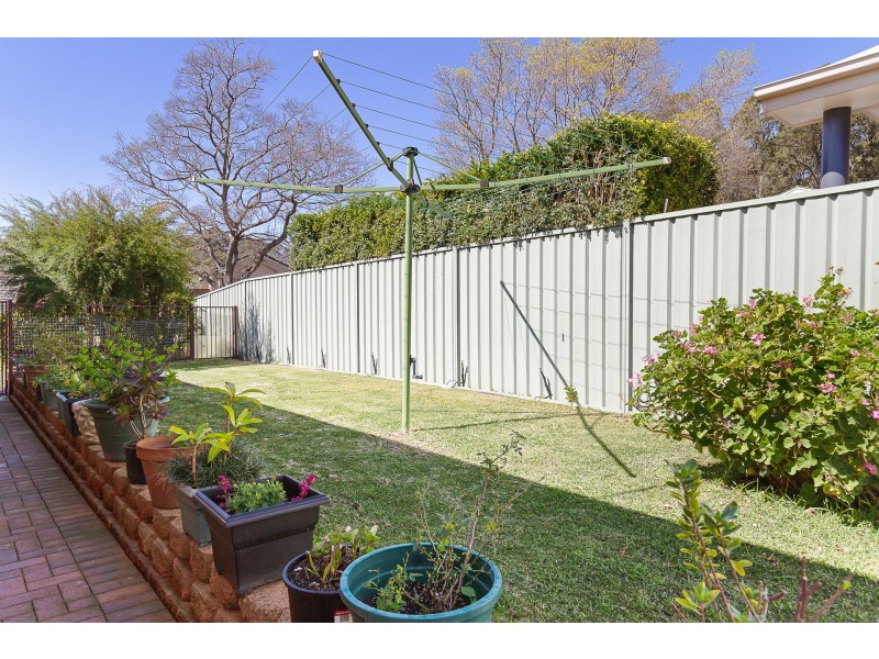 2 Hume Close, Macquarie Hills NSW 2285