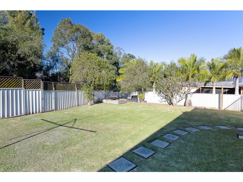 19 Derwent Crescent, Lakelands NSW 2282