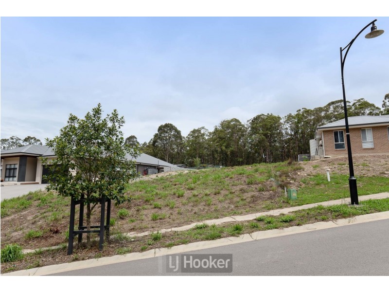 8 Hideaway Circuit, Fletcher NSW 2287