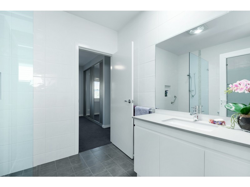 7 Walter Street, Belmont NSW 2280