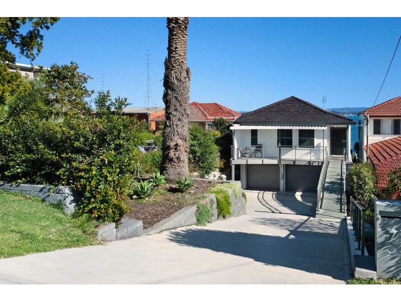 7 Walter Street, Belmont NSW 2280