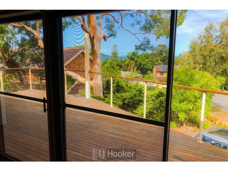 4 Kembla Close, Toronto NSW 2283