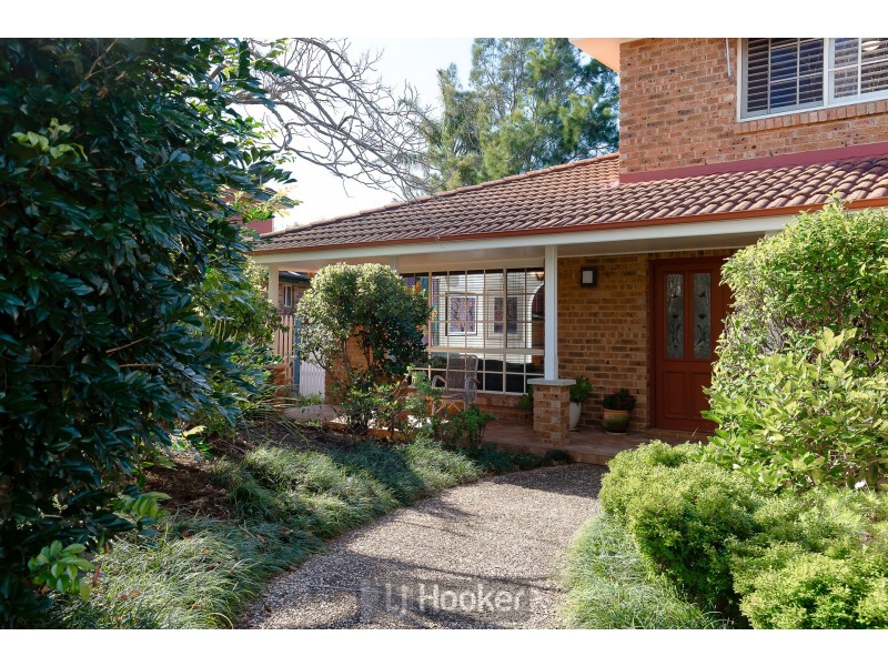 4 Honister Close, Lakelands NSW 2282