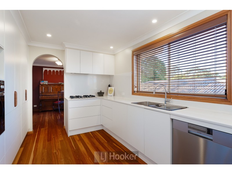 4 Honister Close, Lakelands NSW 2282