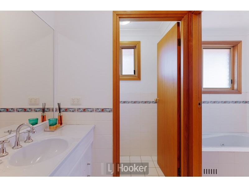 4 Honister Close, Lakelands NSW 2282