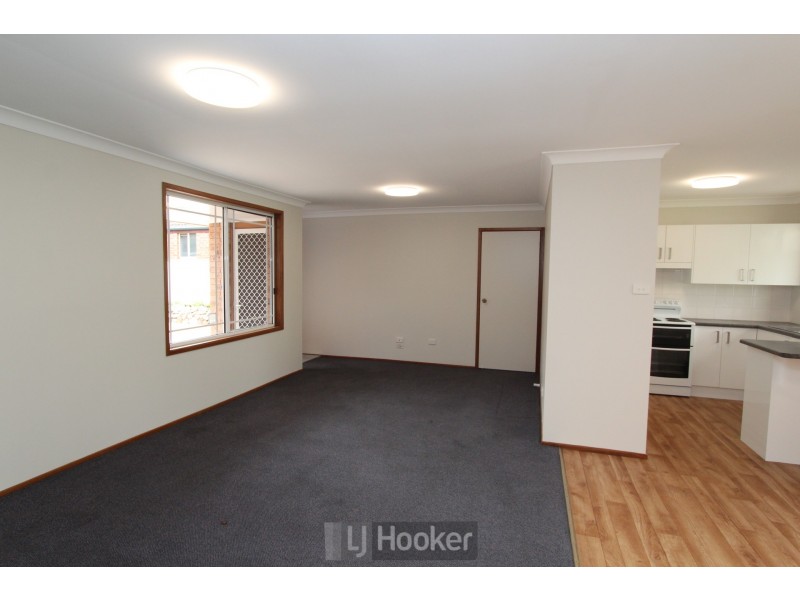2/38 Connaught Road, Valentine NSW 2280