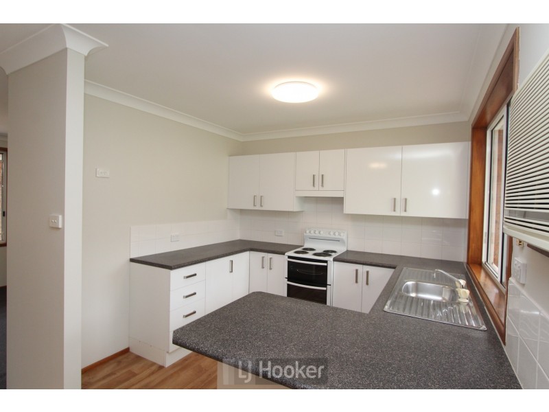 2/38 Connaught Road, Valentine NSW 2280