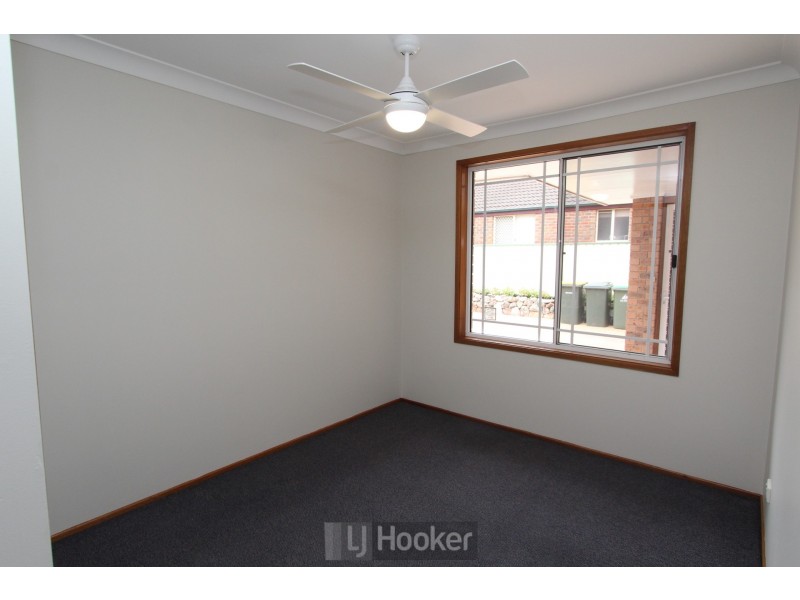 2/38 Connaught Road, Valentine NSW 2280