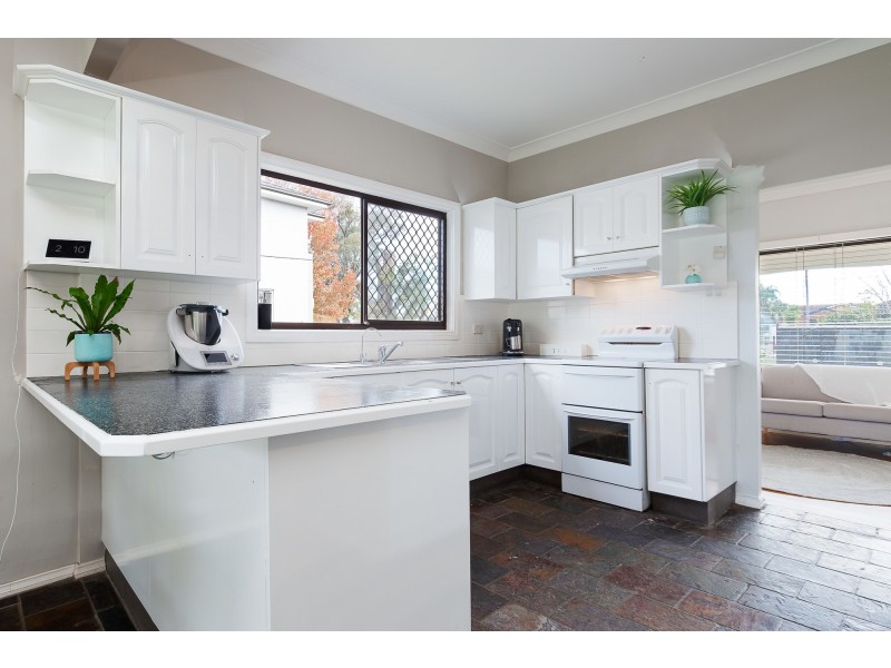 18 Jones Avenue, Warners Bay NSW 2282