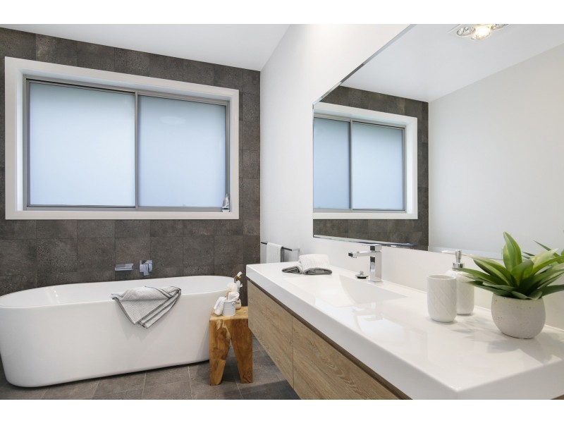 21 Pannamena Crescent, Eleebana NSW 2282