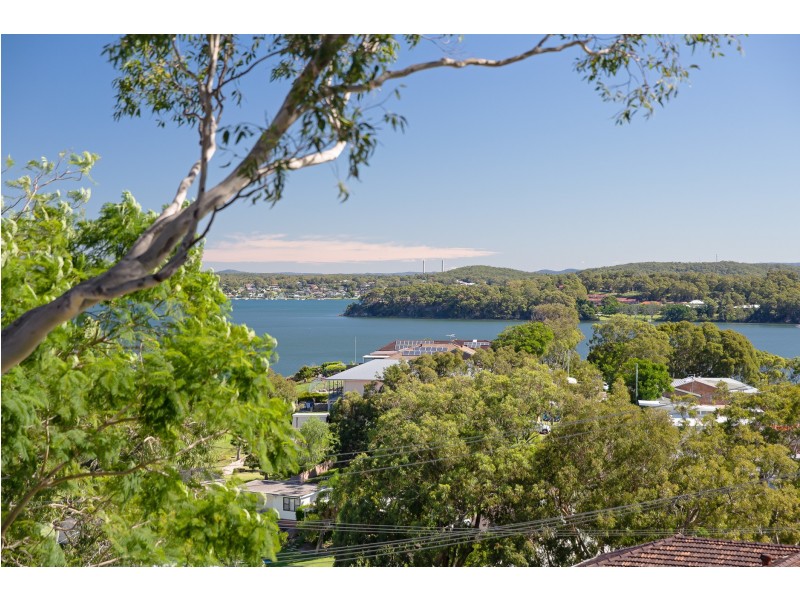 21 Pannamena Crescent, Eleebana NSW 2282