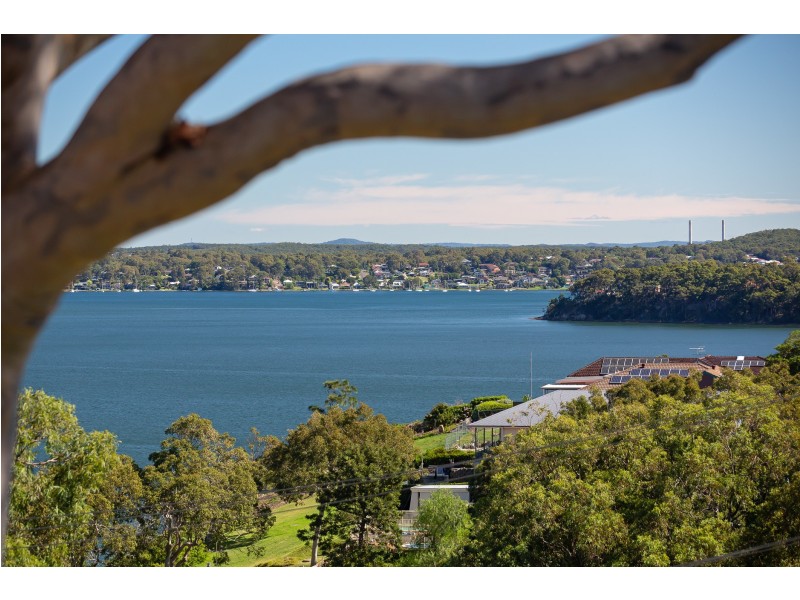 21 Pannamena Crescent, Eleebana NSW 2282