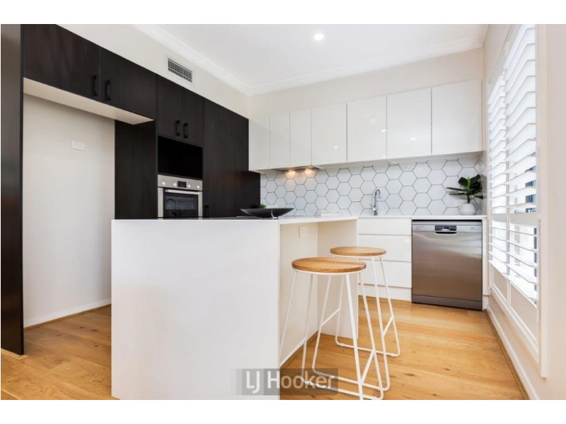 4/10 Queen Street, Warners Bay NSW 2282