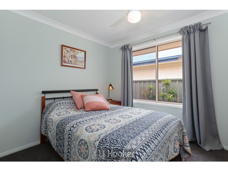 4 Lakeshore Close, Kilaben Bay NSW 2283