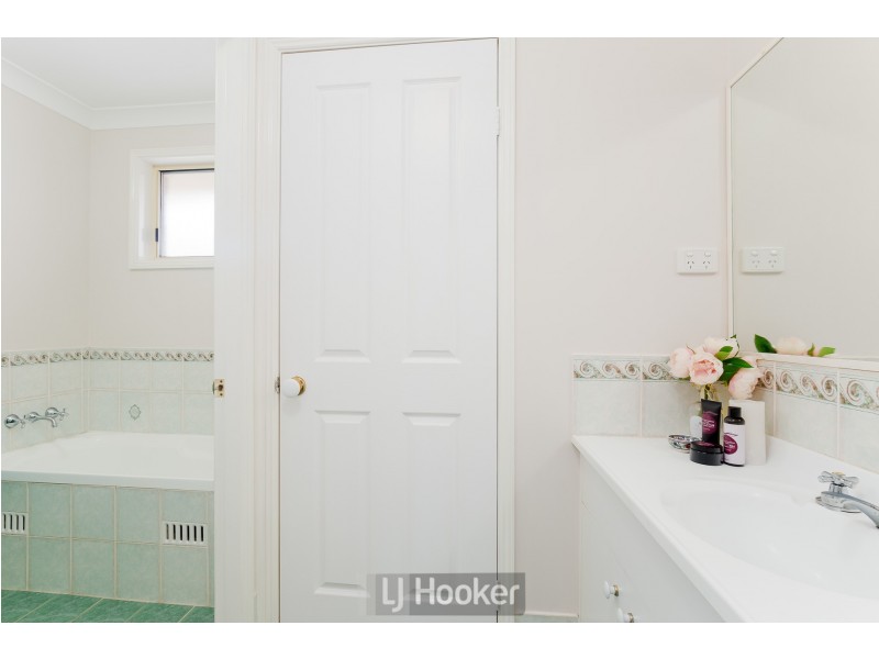 4 Lakeshore Close, Kilaben Bay NSW 2283