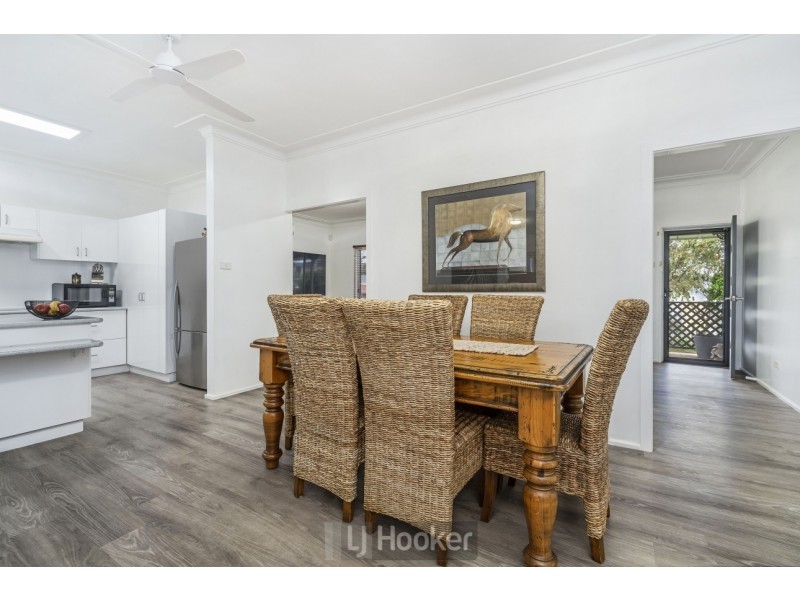 9 Hughes Avenue, Warners Bay NSW 2282