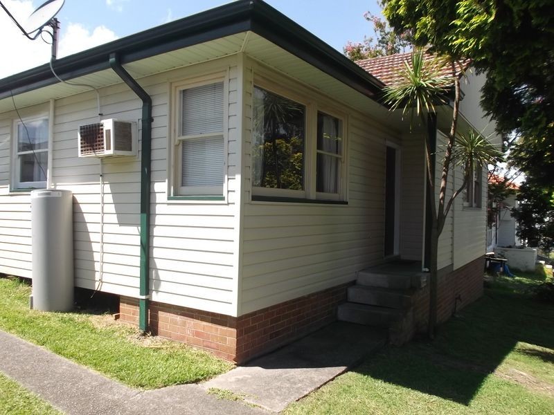 20 Lake Road, Fennell Bay NSW 2283