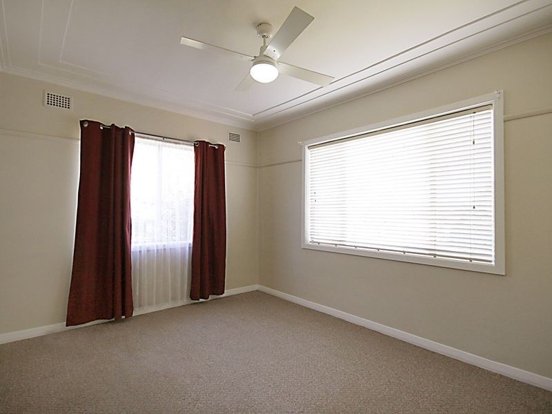 82 Anzac Parade, Toronto NSW 2283