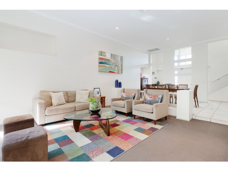 3 Boatmans Row, Eleebana NSW 2282
