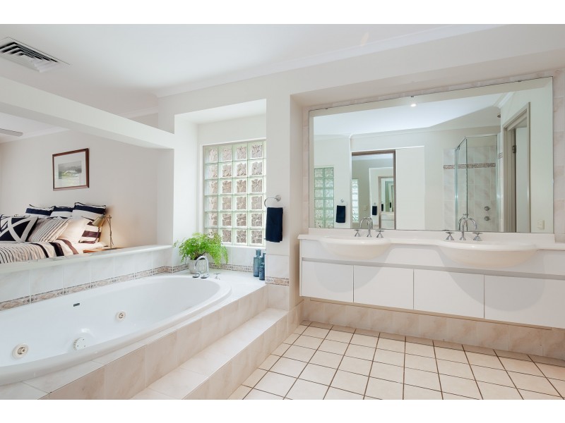 3 Boatmans Row, Eleebana NSW 2282