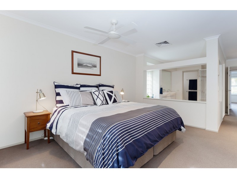 3 Boatmans Row, Eleebana NSW 2282