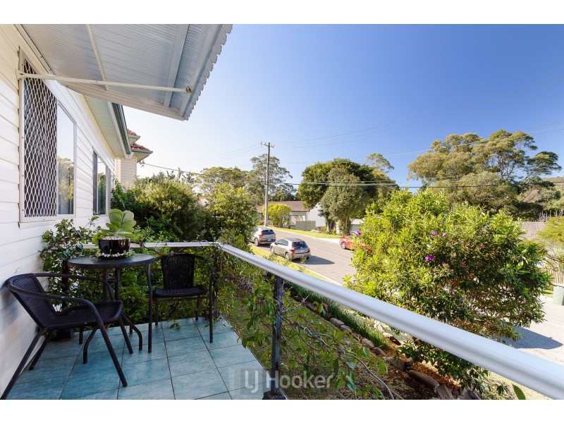 4 Kirkdale Drive, Kotara South NSW 2289