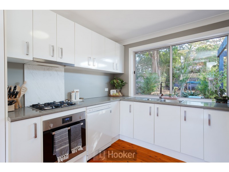 4 Kirkdale Drive, Kotara South NSW 2289