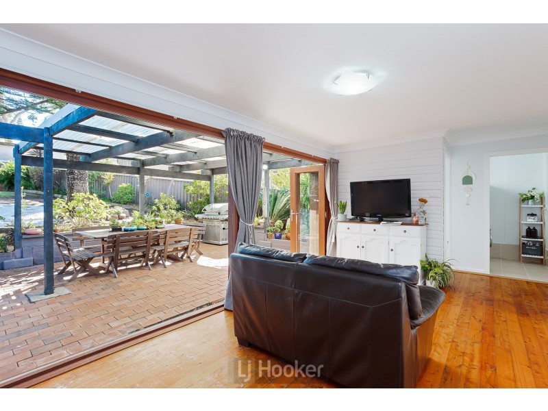 4 Kirkdale Drive, Kotara South NSW 2289