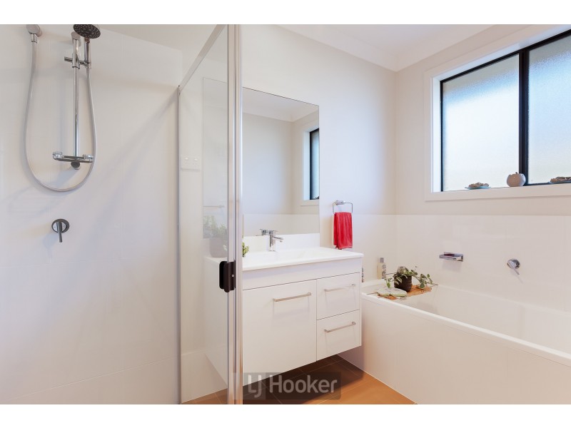 18 John Darling Avenue, Belmont North NSW 2280