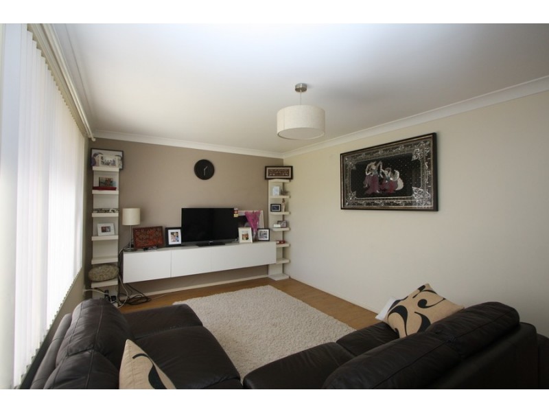 30 Grove Place, Cameron Park NSW 2285