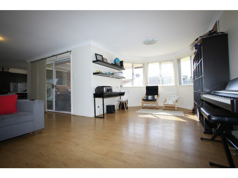 30 Grove Place, Cameron Park NSW 2285